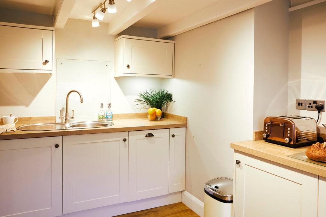 Glasswing Stays The Nest Whitby Extérieur photo