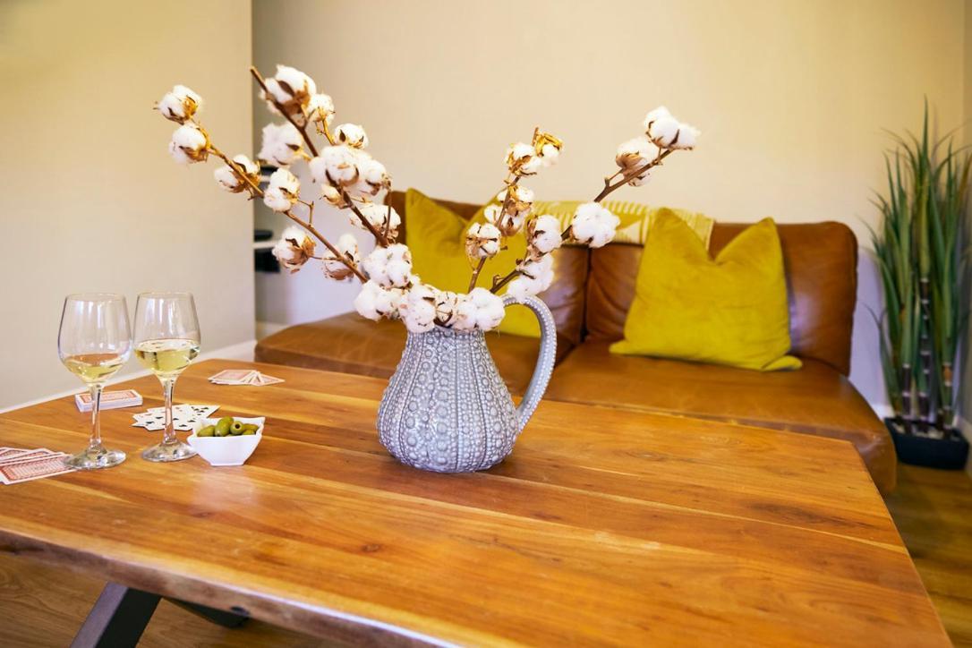 Glasswing Stays The Nest Whitby Extérieur photo